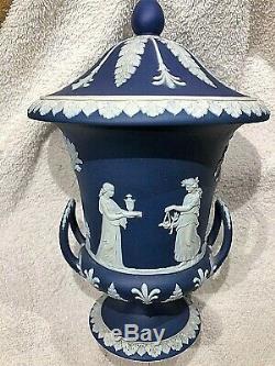 C. 1891 Grand Wedgwood Portland Bleu Jasperware Campana Urne Mint Condition