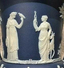 C. 1891 Grand Wedgwood Portland Bleu Jasperware Campana Urne Mint Condition