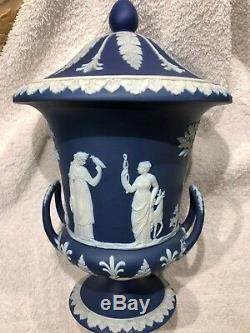 C. 1891 Grand Wedgwood Portland Bleu Jasperware Campana Urne Mint Condition