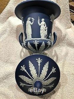 C. 1891 Grand Wedgwood Portland Bleu Jasperware Campana Urne Mint Condition