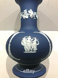 C. 1910 Wedgwood Jasperware Bleu Cobalt Vase # 1010 8,25 Cupidon Jouer Oracle