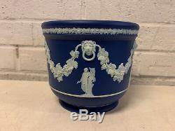 Cache-pot De Jasperware Bleu De Wedgwood Antique Avec La Décoration De Femmes / Muses