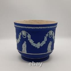 Cache-pot jardinière vintage Wedgwood en jasperware bleu, têtes de lion et guirlandes, Angleterre