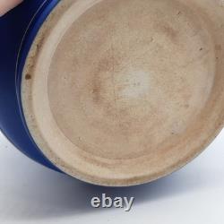 Cache-pot jardinière vintage Wedgwood en jasperware bleu, têtes de lion et guirlandes, Angleterre