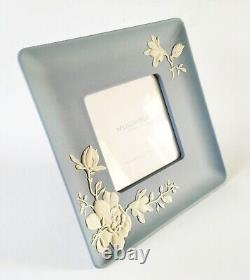 Cadre photographique en jaspe bleu Wedgwood Magnolia Blossom emballé
