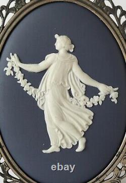 Cameo des Heures Dansantes en Jasperware Bleu Portland de Wedgwood avec Cadre en Argent