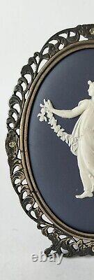 Cameo des Heures Dansantes en Jasperware Bleu Portland de Wedgwood avec Cadre en Argent