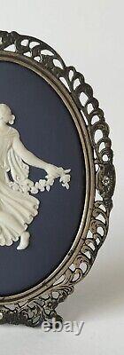 Cameo des Heures Dansantes en Jasperware Bleu Portland de Wedgwood avec Cadre en Argent