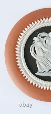 Cameo des Trois Grâces en Jasperware TriCouleur de Wedgwood