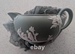 Collection Wedgwood Jasperware vert sauge, 13 pièces, poterie anglaise vintage