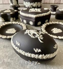 Collection de 10 pièces de jasper Wedgwood blanc sur noir