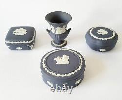 Collection de 3 boîtes à bijoux et d'un vase grec en jaspe bleu Wedgwood Portland
