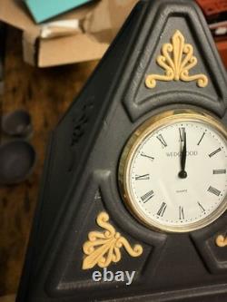 Collection de Bibliothèque Wedgwood en Jasperware NOIR et Jaune Horloge Pyramide Égyptienne