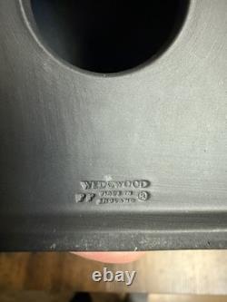 Collection de Bibliothèque Wedgwood en Jasperware NOIR et Jaune Horloge Pyramide Égyptienne