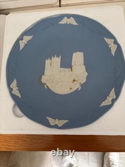 Collection de assiettes de Noël Wedgwood Blue Jasperware 1969-1988 lot en boîte
