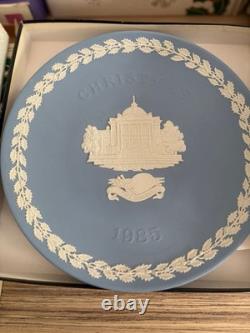 Collection de assiettes de Noël Wedgwood Blue Jasperware 1969-1988 lot en boîte