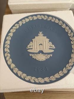 Collection de assiettes de Noël Wedgwood Blue Jasperware 1969-1988 lot en boîte