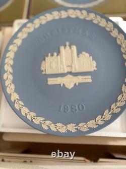 Collection de assiettes de Noël Wedgwood Blue Jasperware 1969-1988 lot en boîte