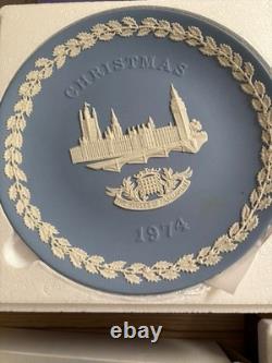 Collection de assiettes de Noël Wedgwood Blue Jasperware 1969-1988 lot en boîte