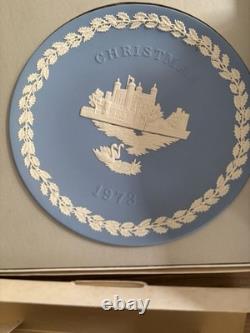 Collection de assiettes de Noël Wedgwood Blue Jasperware 1969-1988 lot en boîte Collection de assiettes de Noël Wedgwood Blue Jasperware 1969-1988 lot en boîte