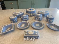 Collection de boîte à billets et assiettes de 12 pièces en Jasperware bleu pâle Wedgwood