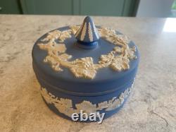 Collection de boîte à billets et assiettes de 12 pièces en Jasperware bleu pâle Wedgwood