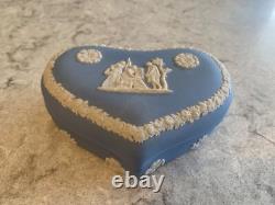 Collection de boîte à billets et assiettes de 12 pièces en Jasperware bleu pâle Wedgwood