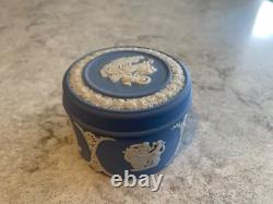 Collection de boîte à billets et assiettes de 12 pièces en Jasperware bleu pâle Wedgwood