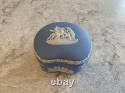 Collection de boîte à billets et assiettes de 12 pièces en Jasperware bleu pâle Wedgwood