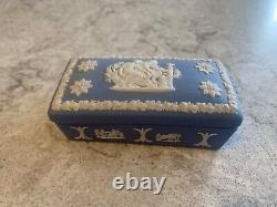 Collection de boîte à billets et assiettes de 12 pièces en Jasperware bleu pâle Wedgwood