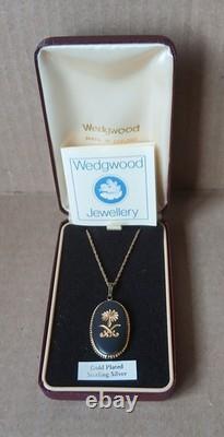 Collier pendentif Wedgwood en jasperware noir et argent doré, design saoudien