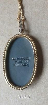 Collier pendentif Wedgwood en jasperware noir et argent doré, design saoudien