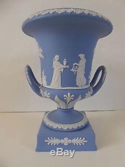 Crème Wedgwood / Blanc Sur Lavande Jasperware Urne / Vase