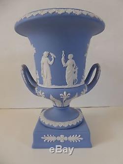 Crème Wedgwood / Blanc Sur Lavande Jasperware Urne / Vase