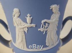 Crème Wedgwood / Blanc Sur Lavande Jasperware Urne / Vase