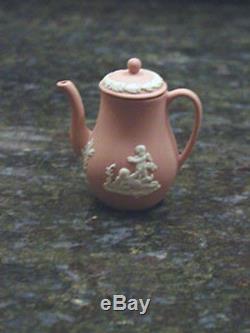 Discontinué Wedgwood Mini / Miniature Pink Jasperware Coffee Pot Nouveau