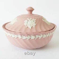 Dish à poudre en jaspe rose Wedgwood avec motif floral