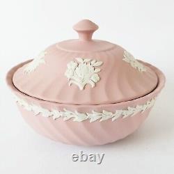 Dish à poudre en jaspe rose Wedgwood avec motif floral