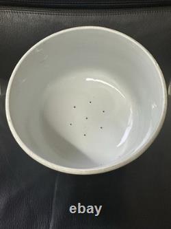 Dôme à fromage en jaspe bleu Wedgwood antique avec couvercle en relief botanique