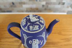 Élégant Antique Wedgwood Blue Jasper Ware Veuve De Zarapeth Coffee Pot (vers 1924)