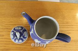 Élégant Antique Wedgwood Blue Jasper Ware Veuve De Zarapeth Coffee Pot (vers 1924)