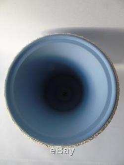 Encadré Large Wedgwood Blanc Sur Pasé Bleu Jasperware Campana Urn Vase & Cover 13