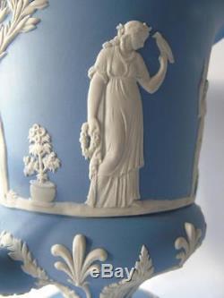 Encadré Large Wedgwood Blanc Sur Pasé Bleu Jasperware Campana Urn Vase & Cover 13