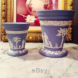 Ensemble Rare Vintage De Deux Vases Évasés De Wedgwood Jasperware Avec Des Insertions De Grenouille