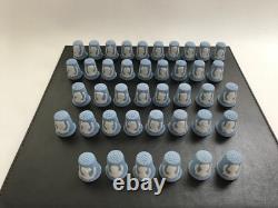 Ensemble complet de 41 dé à coudre en jaspe Wedgwood des rois et reines