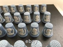 Ensemble complet de 41 dés à coudre Wedgwood en jasperware bleu des rois et reines d’Angleterre