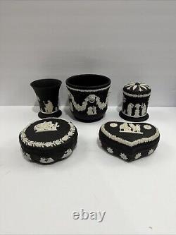 Ensemble de 5 pièces différentes de VTG Wedgwood Angleterre Jasperware Black Dancing Hours