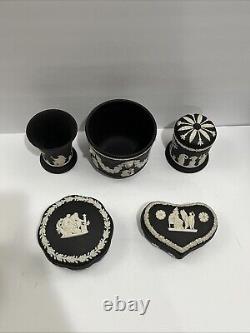 Ensemble de 5 pièces différentes de VTG Wedgwood Angleterre Jasperware Black Dancing Hours
