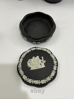Ensemble de 5 pièces différentes de VTG Wedgwood Angleterre Jasperware Black Dancing Hours