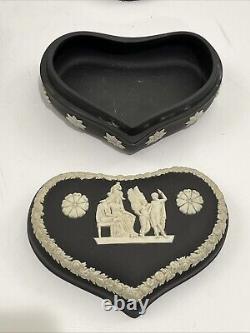 Ensemble de 5 pièces différentes de VTG Wedgwood Angleterre Jasperware Black Dancing Hours